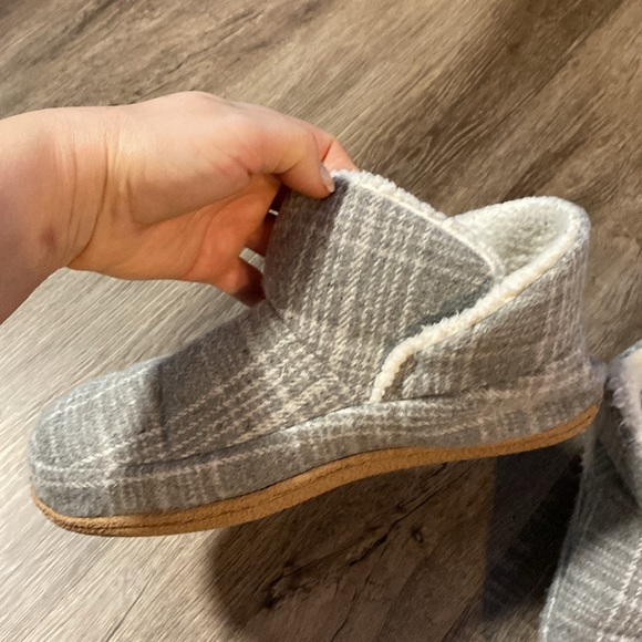 Dearfoam women’s slippers size large - Picture 3 of 6